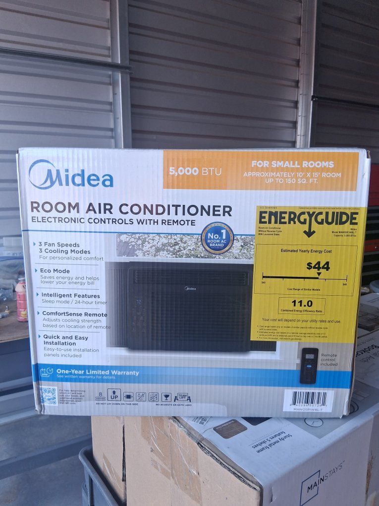 Midea 5,000 BTU Room Air Conditioner with Remote (MAW05R1WBL-T)