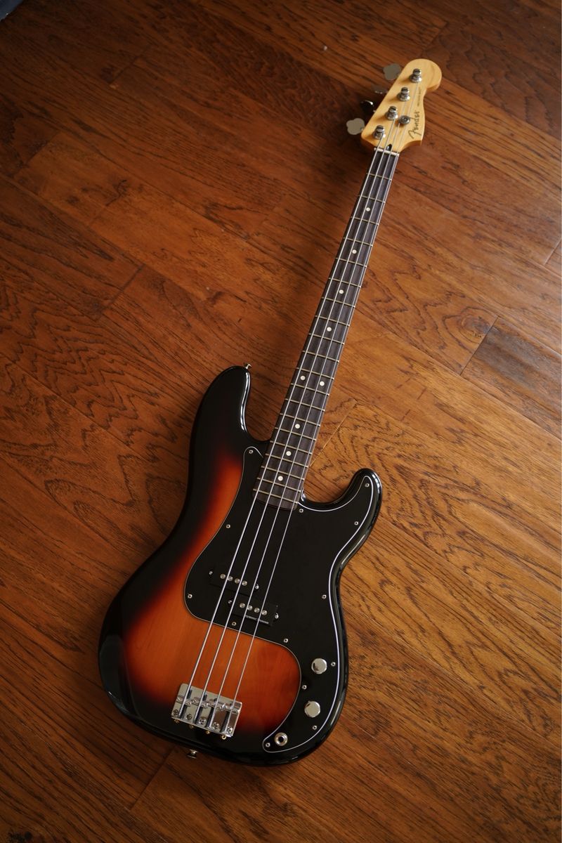 Fender Player II Precision Bass - Seymour Duncan QP pickups - like new