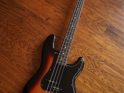 Fender Player II Precision Bass - Seymour Duncan QP pickups - like new