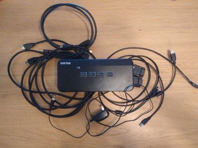 Dual-monitor HDMI KVM