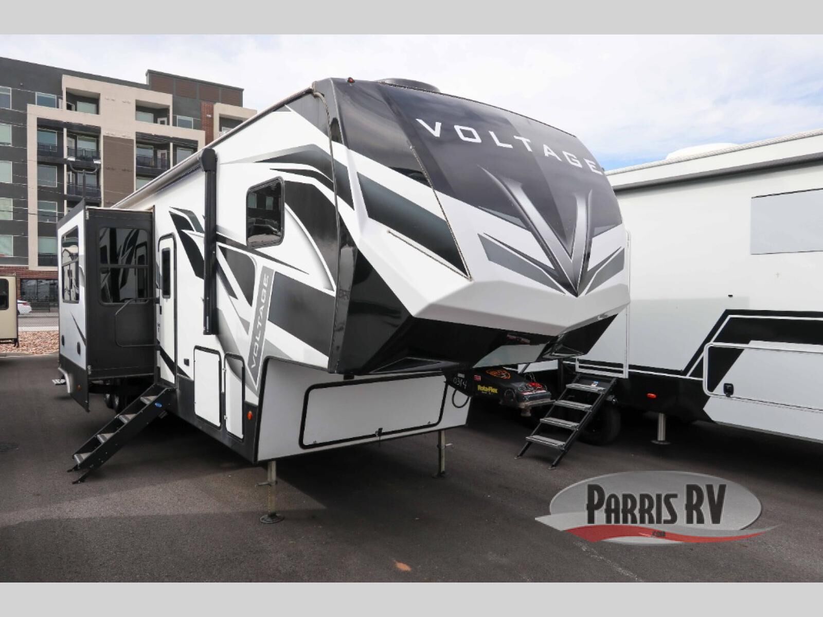 Used 2021 Dutchmen RV Triton 3951