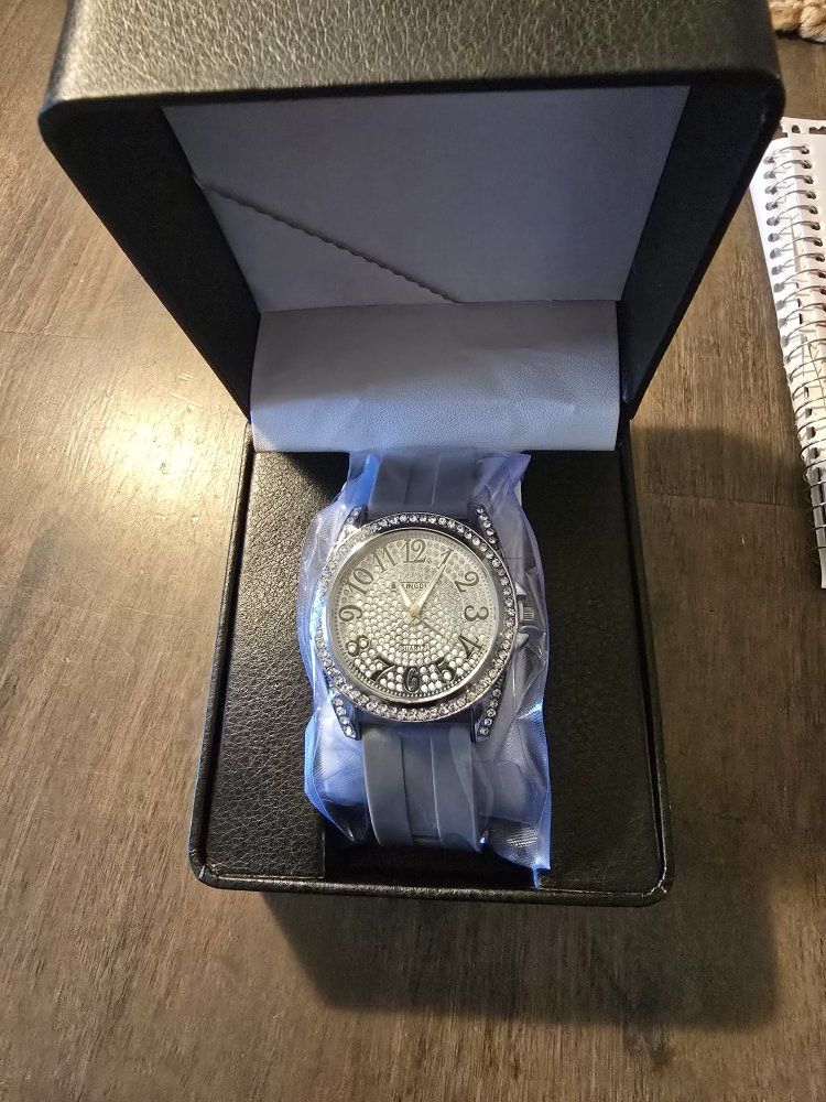 Blingdom Quartz Rhinestone Bezel Silver Dial Gray SiliconeWatch with Box 45mm