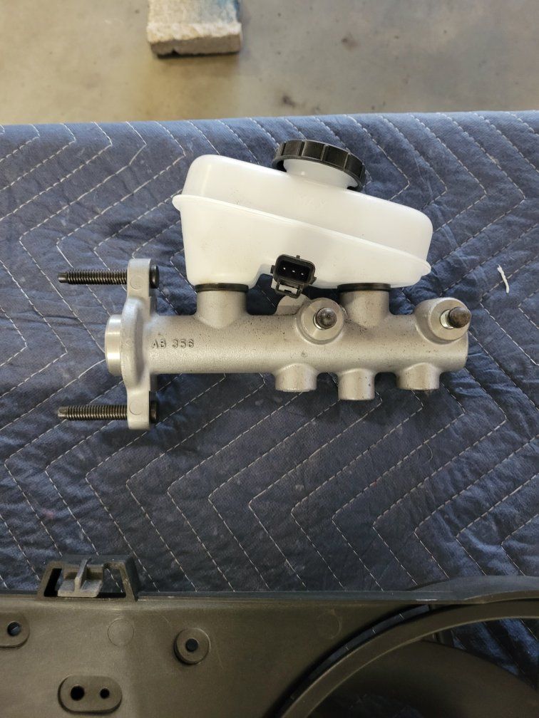 Main image 3