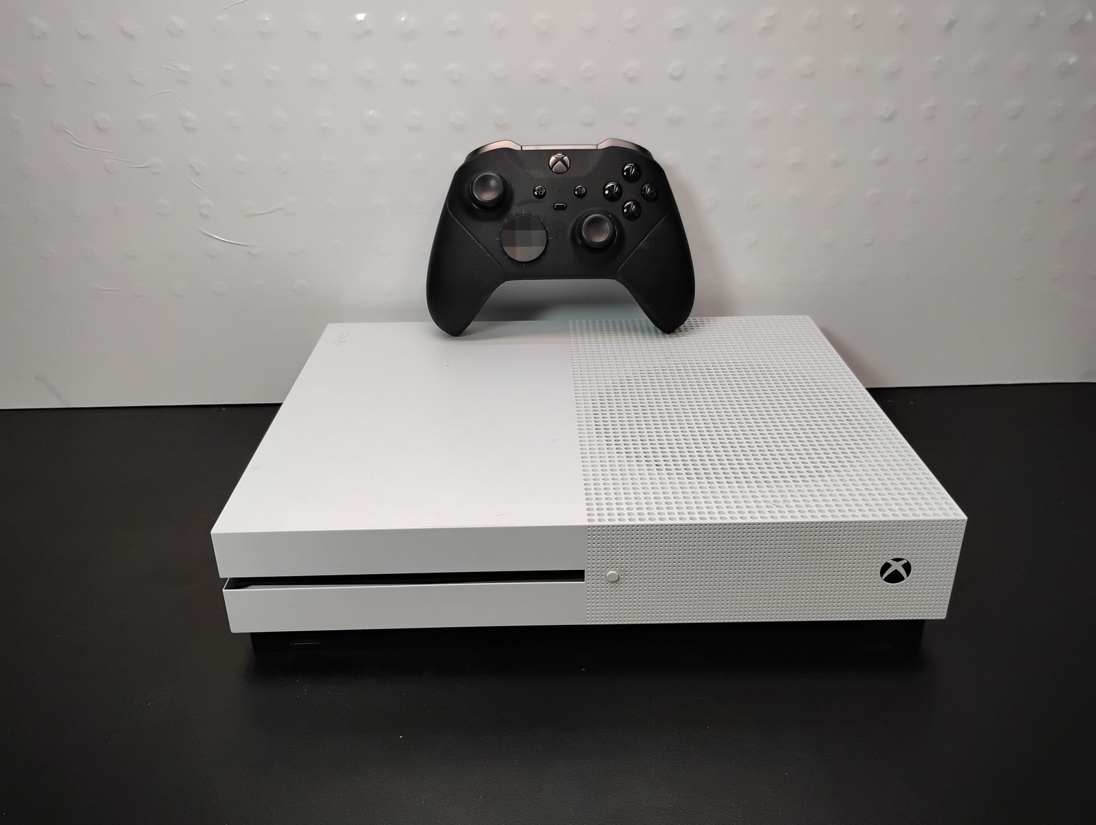 Microsoft Xbox One S (1681) All-Digital Edition Console and Elite Series 2 Controller