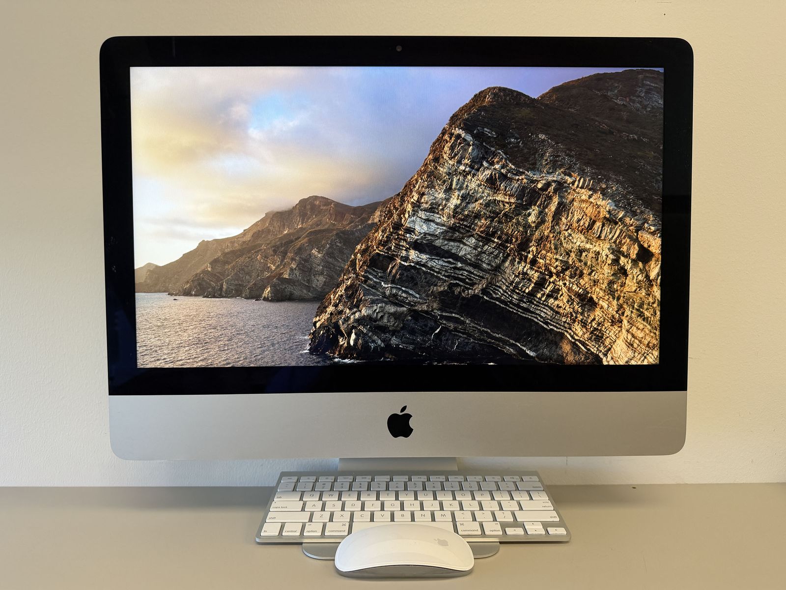 Apple iMac 21.5" – Catalina – Keyboard + Mouse – Ready to Use