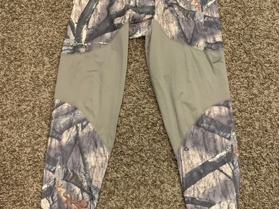 Russell Outdoors Mens XL Camo Hunting base layer.