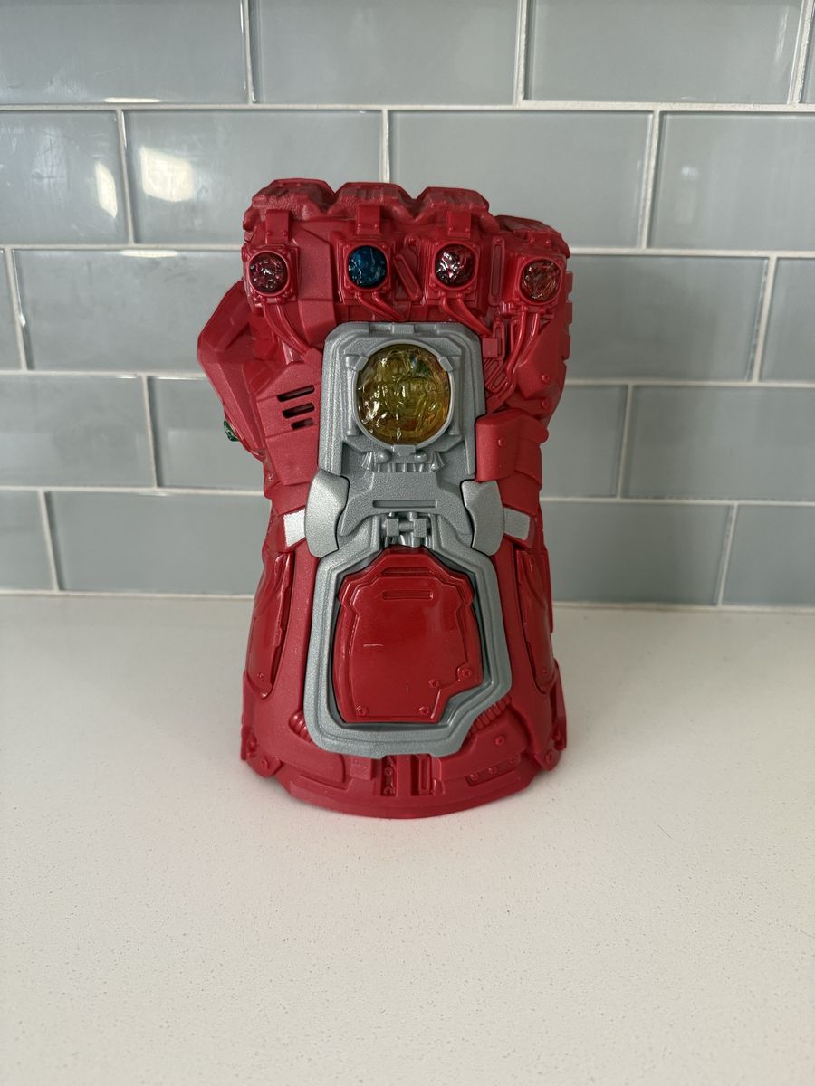 Hasbro Marvel Avengers Electronic Gauntlet with Light and Sound Nano