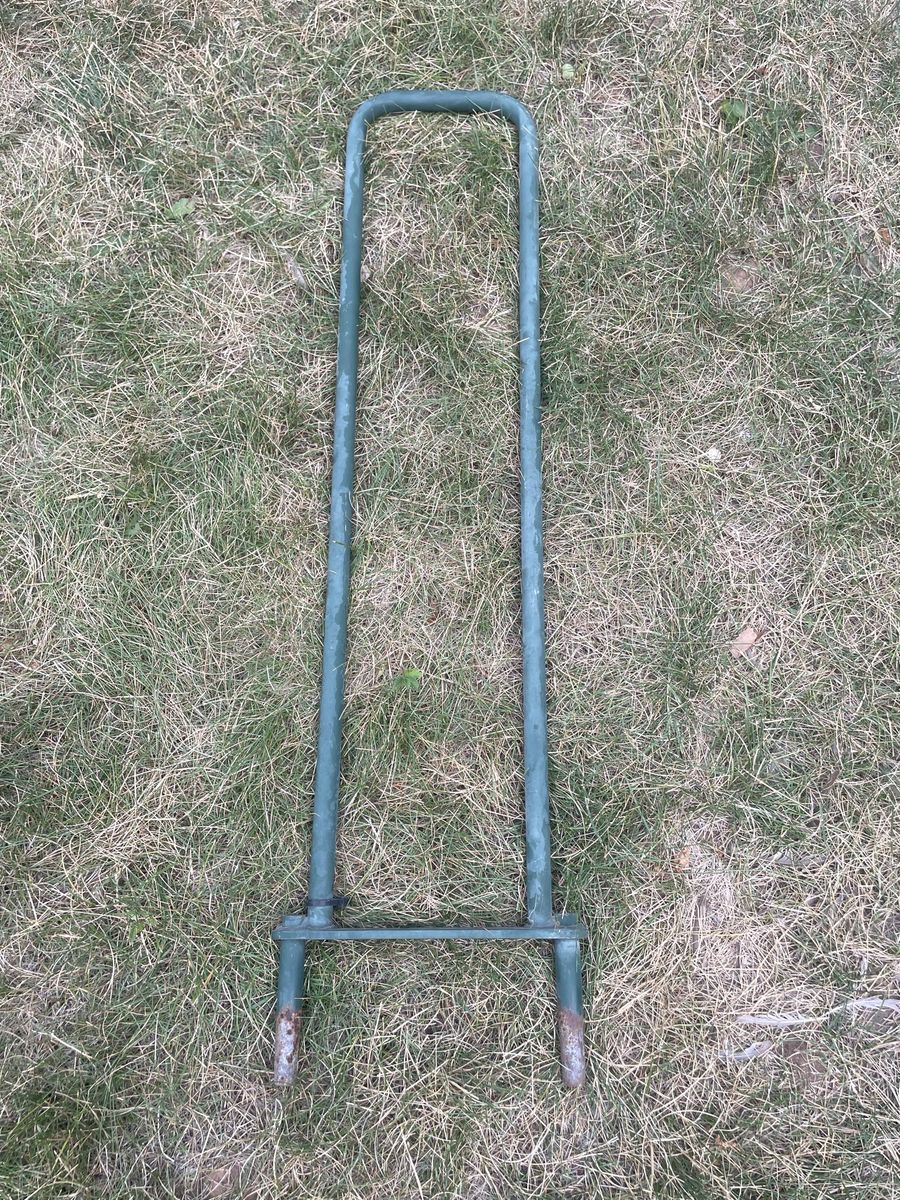 Green Metal lawn aerator