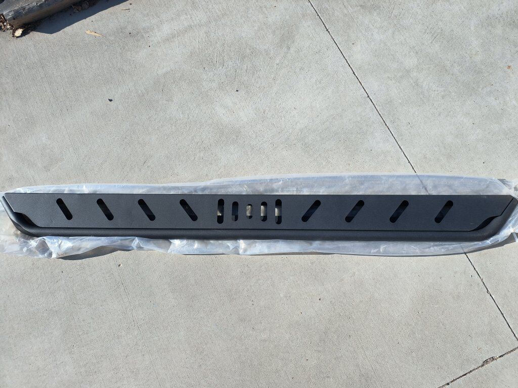 Rivian R1T or R1S running board