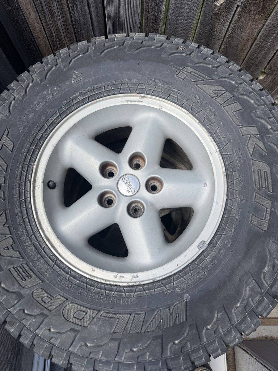 Jeep Wrangler 31x10.50R15LT Falken wildpeak AT Tire & Wheel