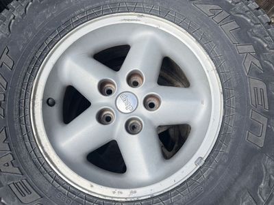 Jeep Wrangler 31x10.50R15LT Falken wildpeak AT Tire & Wheel