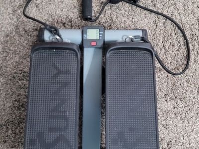 Sunny Health & Fitness NO. 012-S Mini Stepper w/ Resistance Bands & LCD Monitor, Gently Used