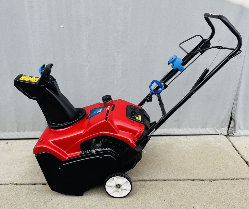 TORO POWER-CLEAR SNOWTHROWER 141 CC 2 STROKE