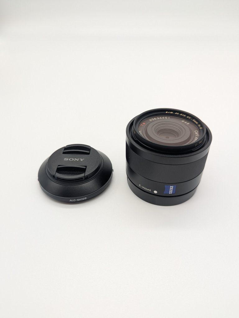 Sony FE 35mm f/2.8 Zeiss Sonnar T* Lens (SEL35F28Z) + Hood + B+W filter for Sony E type