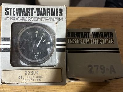 Stuart-Warner oil pressure gauge