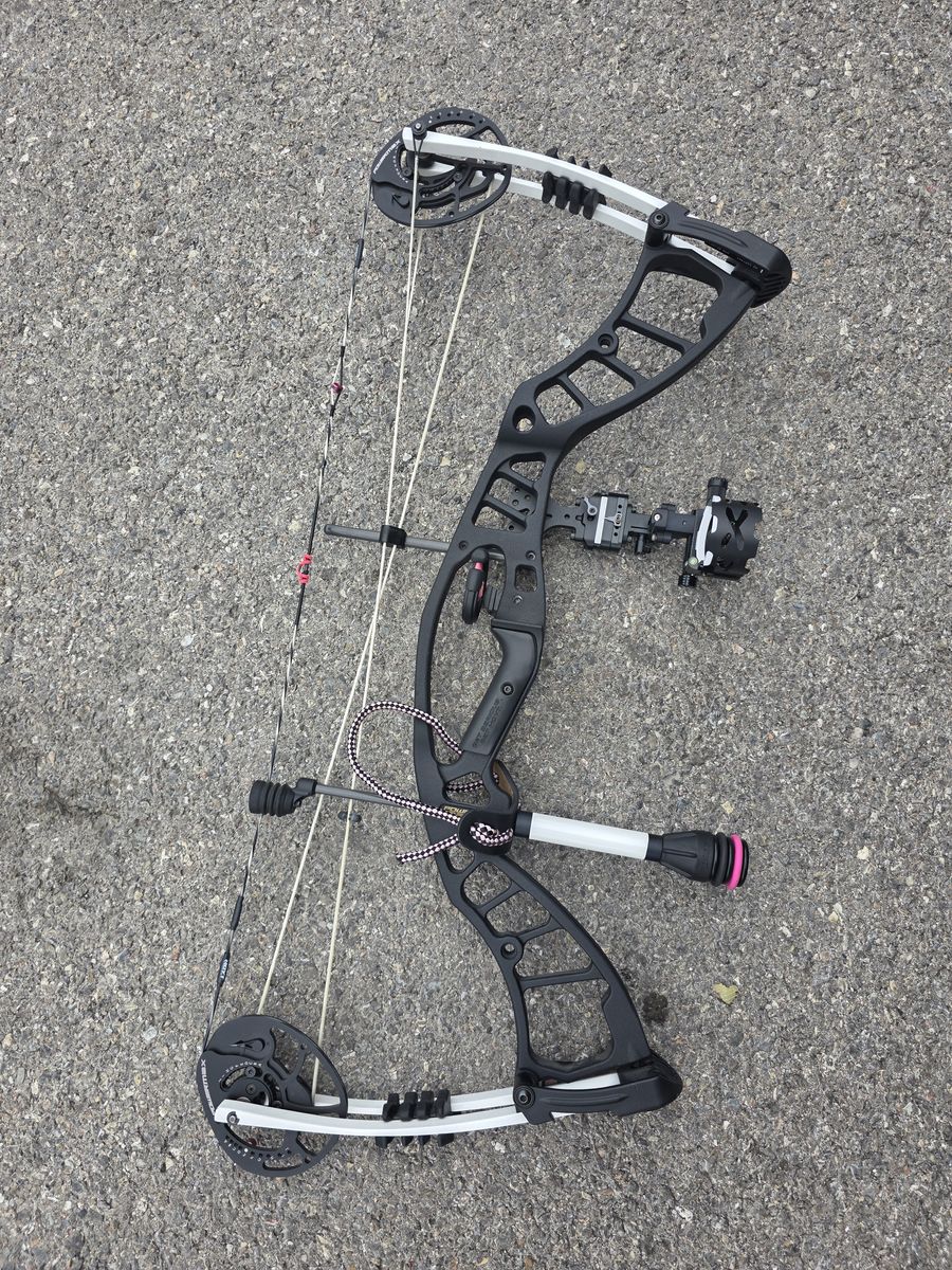 Basically New Set Up Hoyt Powermax LH 30#