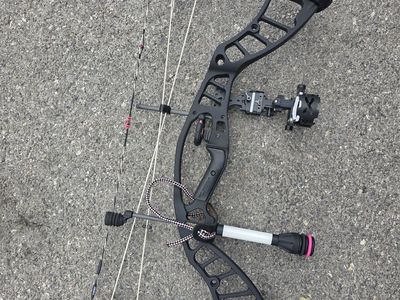 Basically New Set Up Hoyt Powermax LH 30#