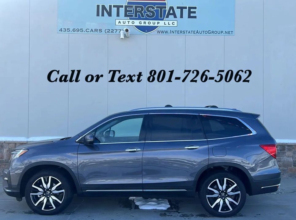 2019 Honda Pilot Touring w/Rear Captain's Chairs