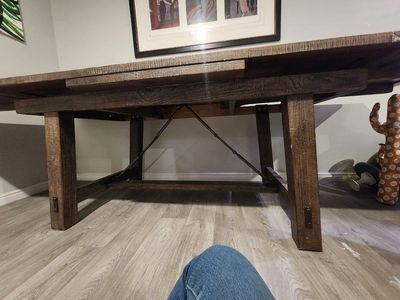table seats up to 10