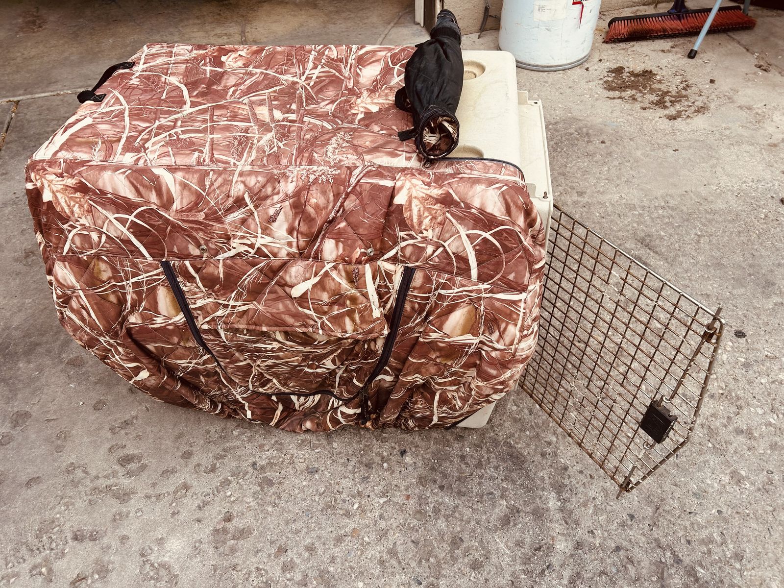 Browning Dog Kennel With Cover
