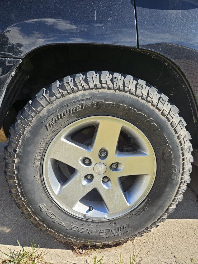255/75/17 Tires with wheels