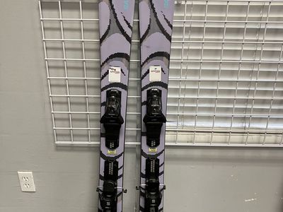 Salomon QST 100 148cm Skis w/ SALOMON NR M10 GW Demo Binding