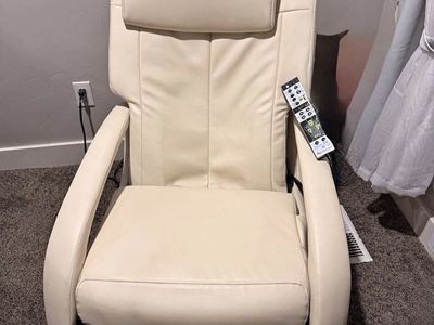 Brand New Luxury Massage Chair