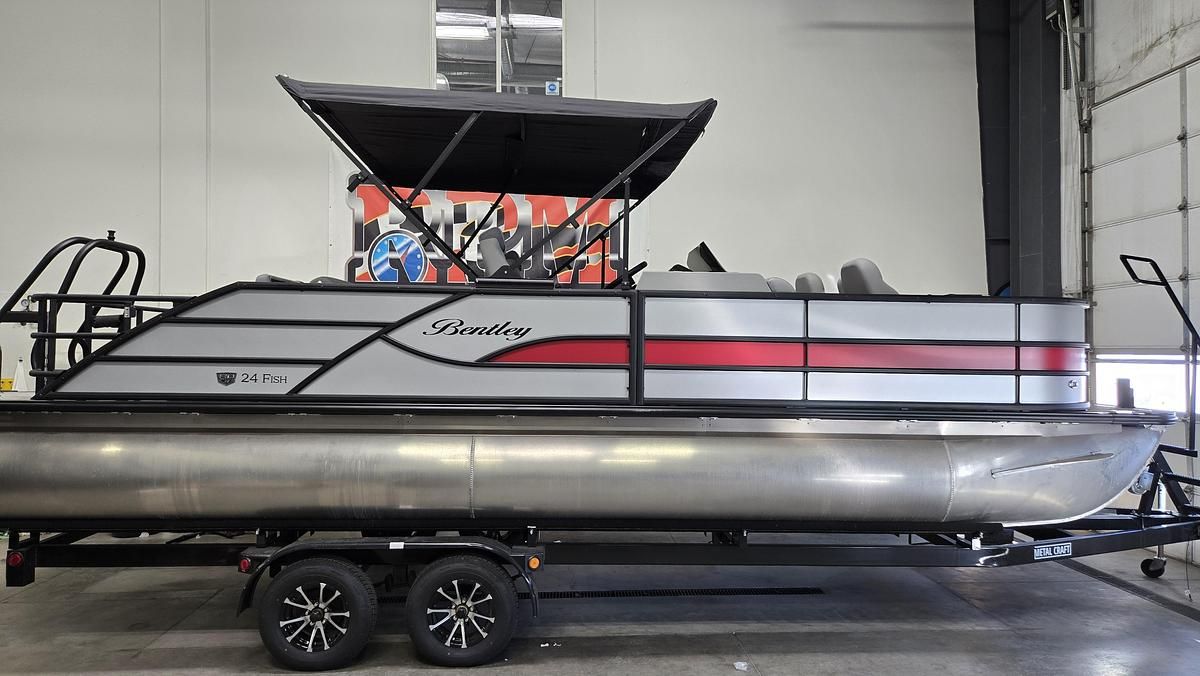 2026 Bentley Pontoons 243 Front Fish Swing Back