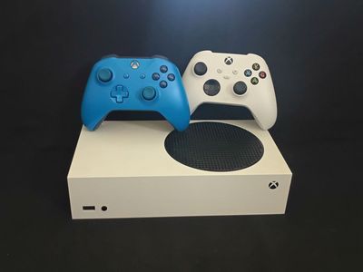 Xbox Series S w/ 2 Controllers