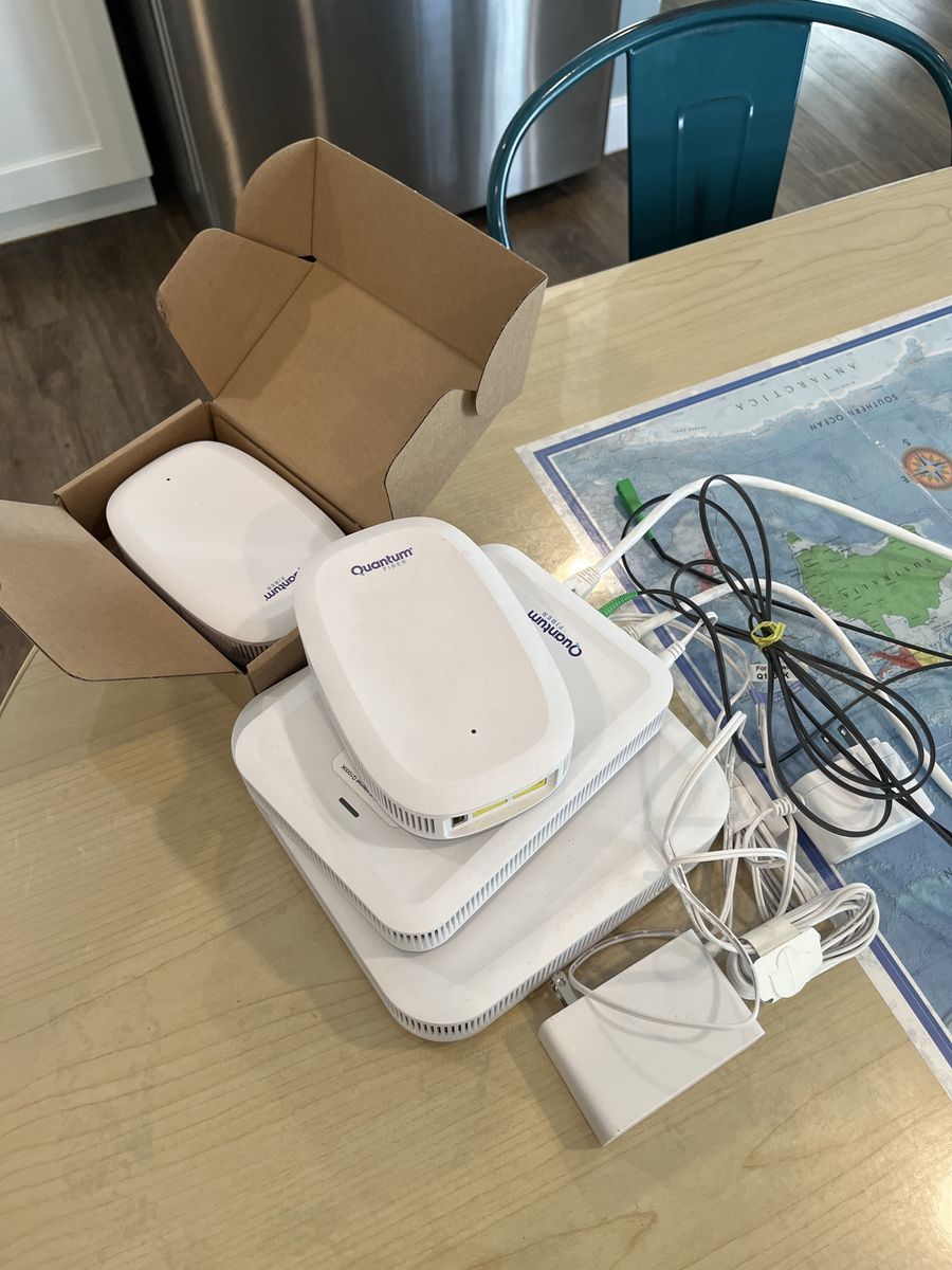 Quantum Fiber Q1000K Modem Router with Power Cables