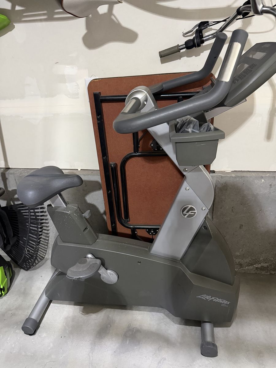 Exercise bike life fitness
