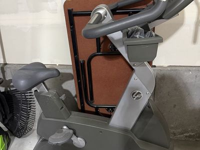 Exercise bike life fitness