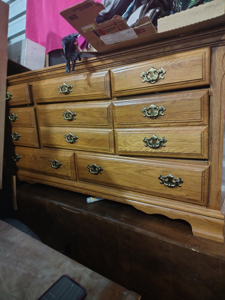 Oak Wood Dresser with 9 Drawers,  Brass Hardware and attaching full size mirror
