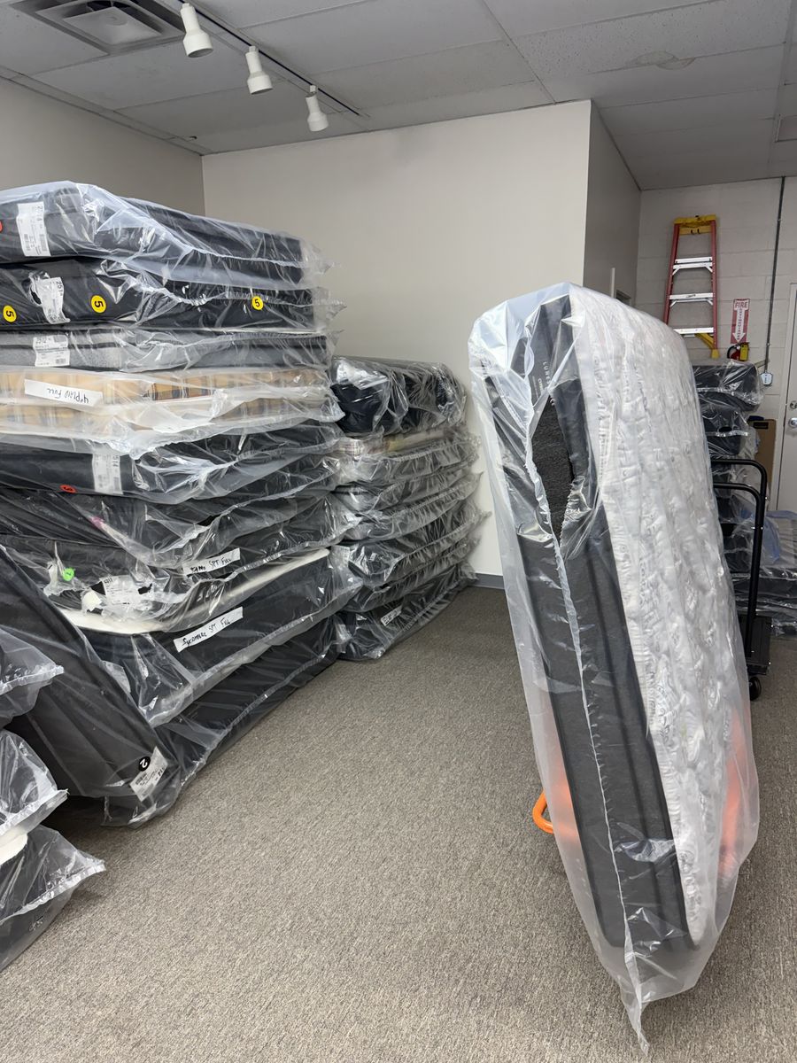 MATTRESS STORE CLOSING DOWN/ EVERYTHING MUST GO