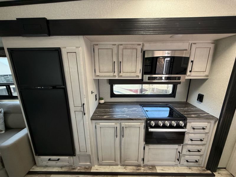 Main image 8