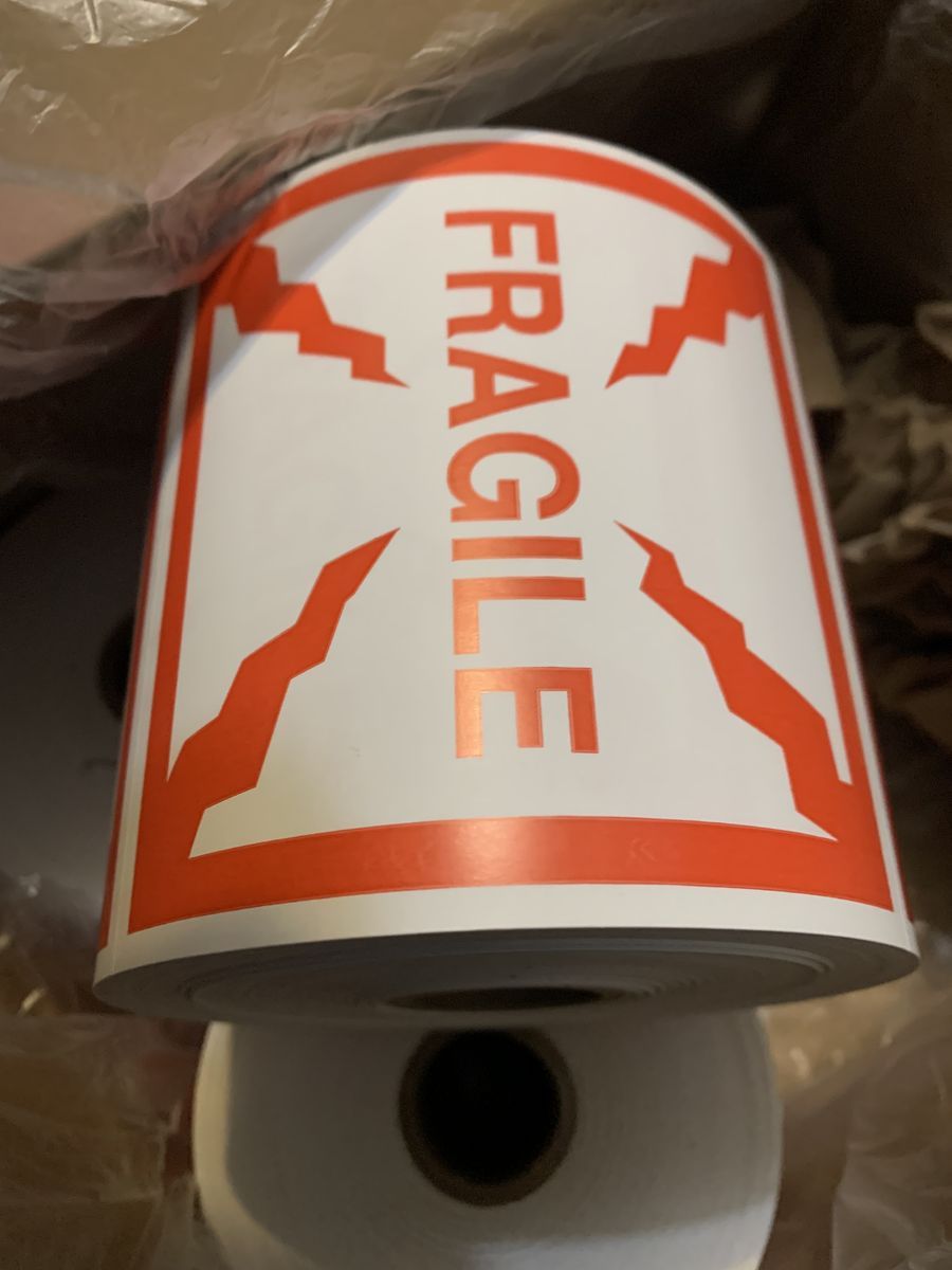 Roll of 500 Fragile Labels  located in Roy