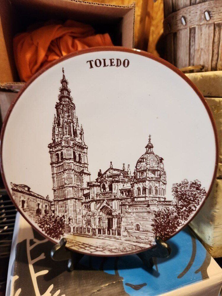 Glzed plate of Toledo w/ stand