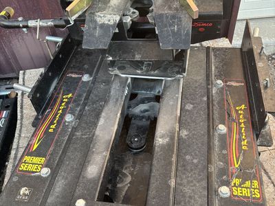 DEMCO HIJACKER AUTOSLIDE 5TH WHEEL HITCH 18K