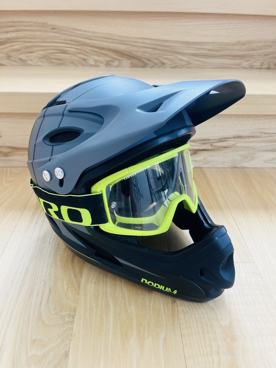 Demon Podium MTB Helmet (Size M) w/Giro Goggles