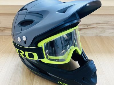 Demon Podium MTB Helmet (Size M) w/Giro Goggles