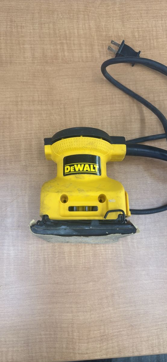 DEWALT DW412 Palm Grip Sander 120V AC