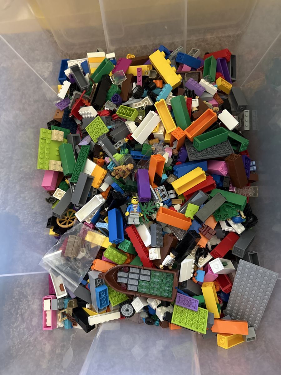 6.8 lbs Bulk bricks, people, misc. and 37 plates