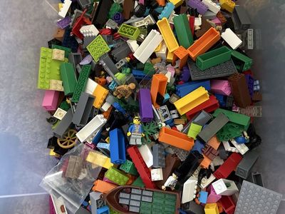 6.8 lbs Bulk bricks, people, misc. and 37 plates