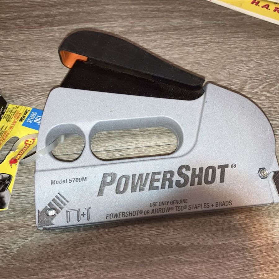 Arrow Powershot Model 5700M Staple Gun / Brad Nailer with T50 Staples