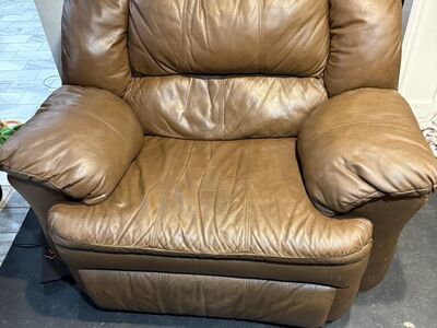 Comfortable Brown Leather Relaxing Recliner Chair