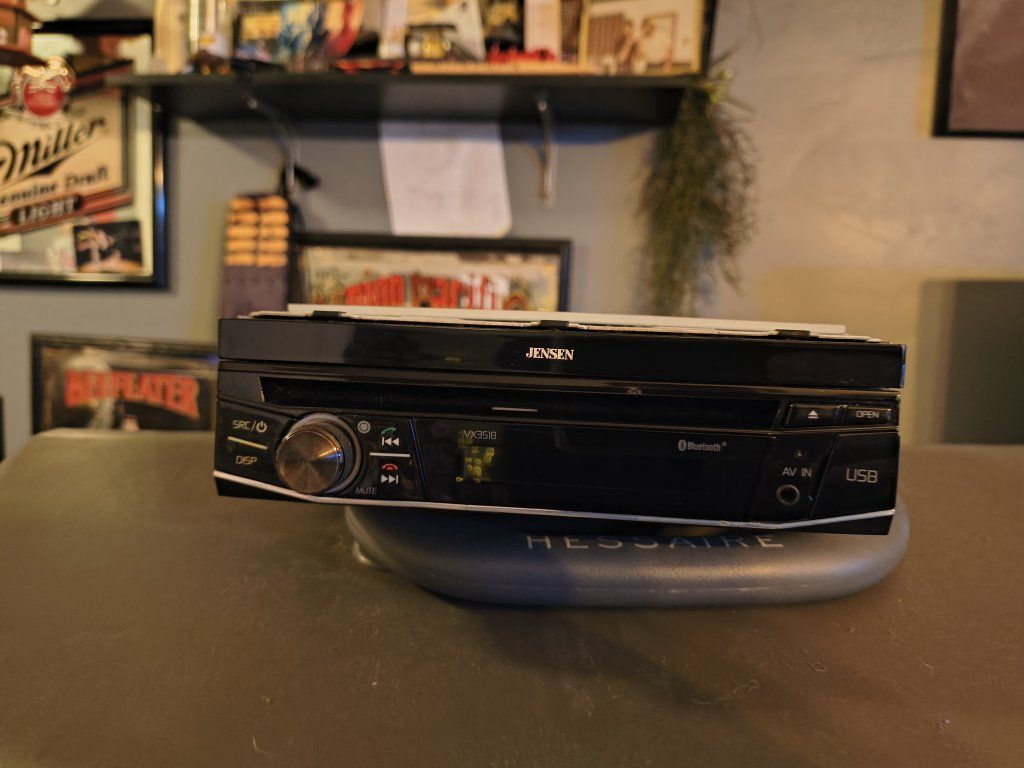 Jensen CD/DVD with pop out screen