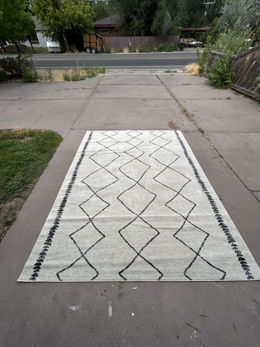 Jonathan Y “Moroccan Hype” Zaïna Cream/Black 8' x 10' Area Rug