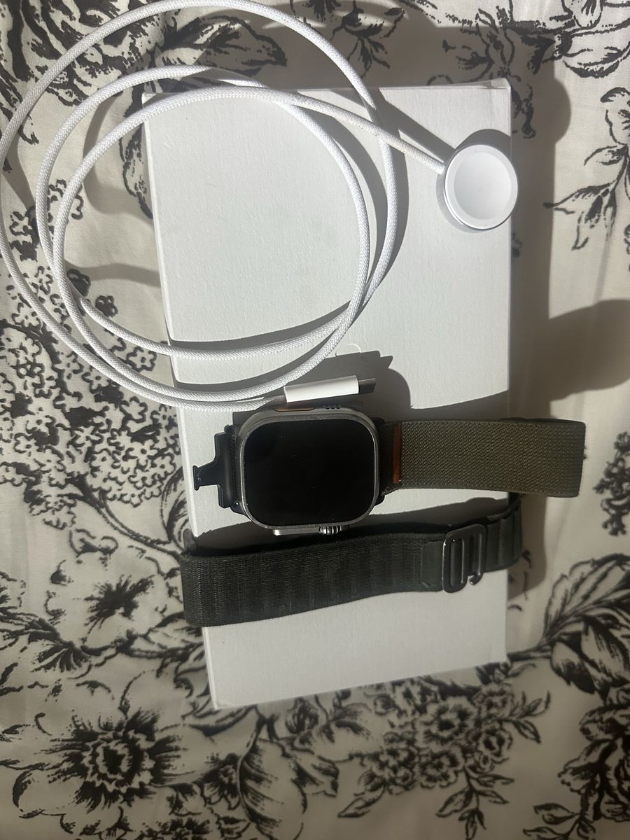 Apple Watch Ultra 49mm – 1st Gen – Original Box & Accessories (GPS + Cellular) 