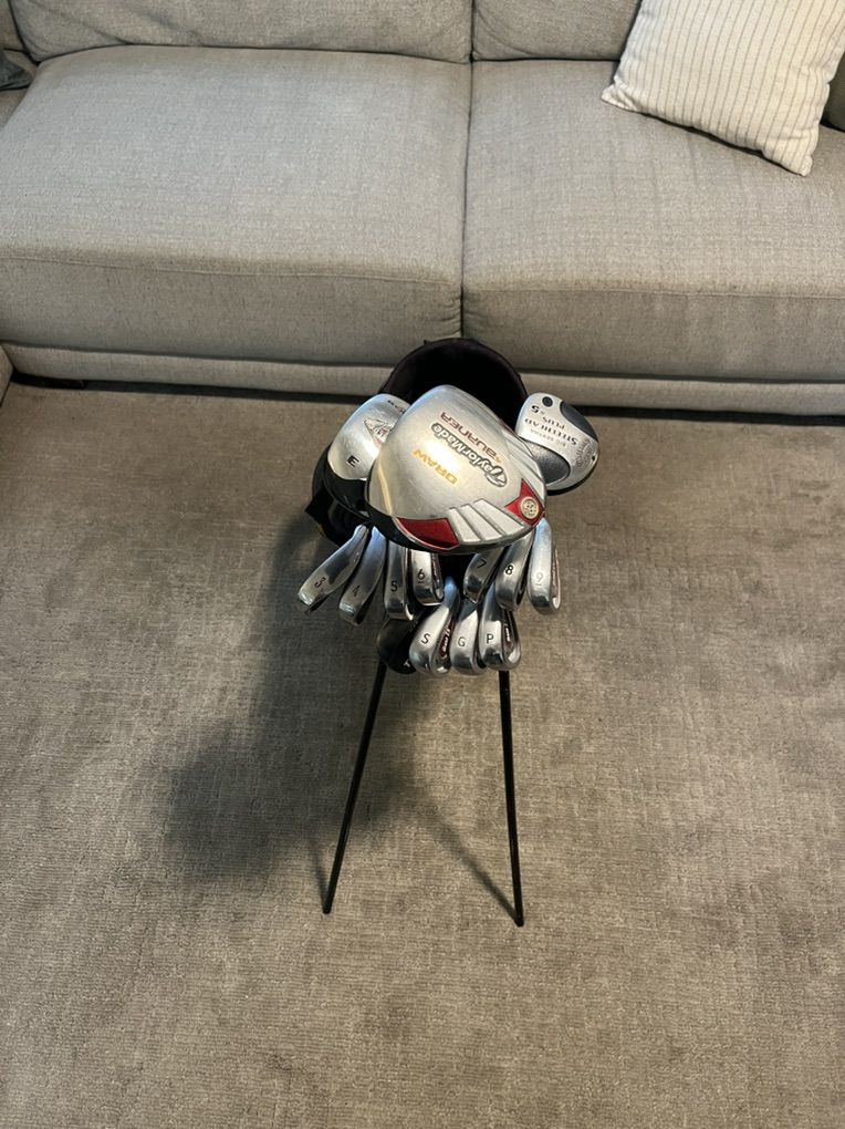 Complete Set of Golf Clubs