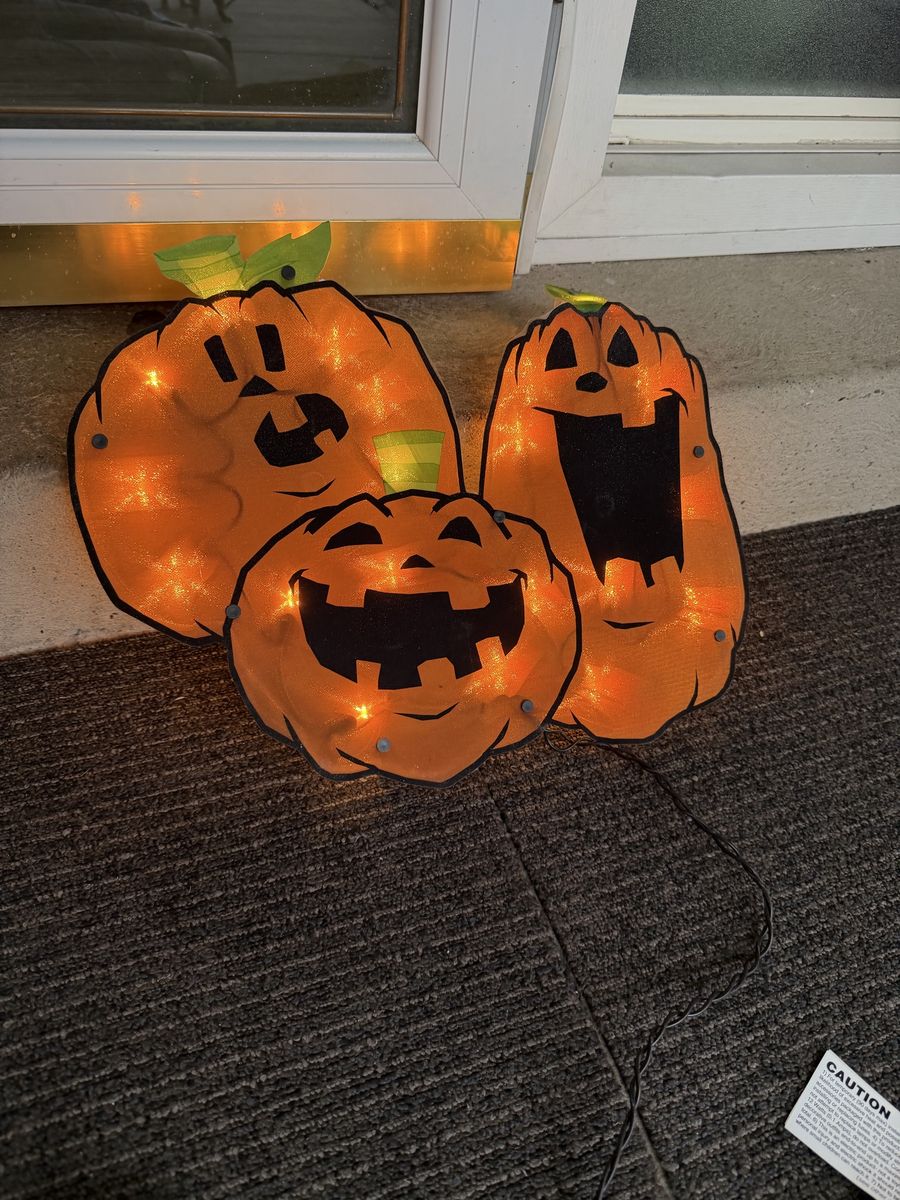 Light-Up Halloween Pumpkin Trio Yard Decoration Pre-Lit Jack-O-Lanterns